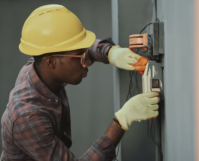 Luz Piscando em Casa em Sorocaba? Veja 4 Possíveis Causas eletricista carlos silva